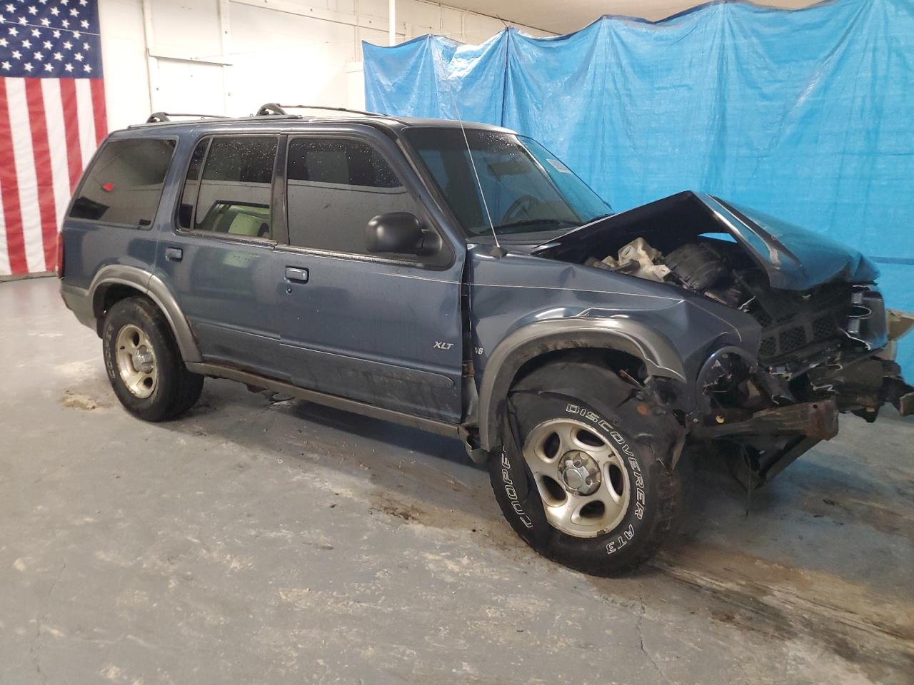 1FMZU83P4YZC06461 2000 Ford Explorer Xlt