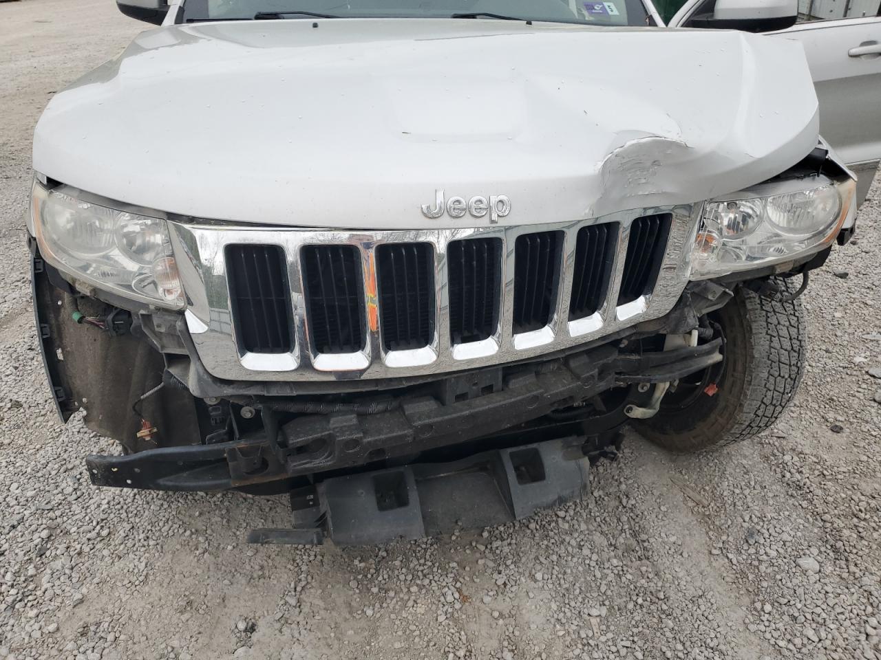 1J4RR4GG4BC571963 2011 Jeep Grand Cherokee Laredo
