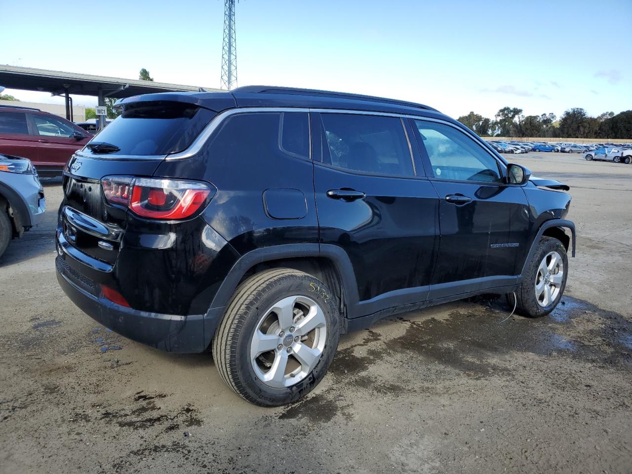 3C4NJDBB9JT436066 2018 Jeep Compass Latitude