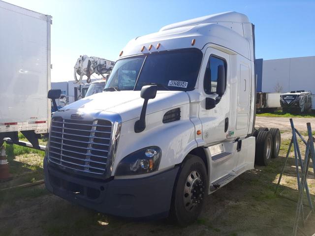 Lot #2443109120 2016 FREIGHTLINER CASCADIA 1 salvage car