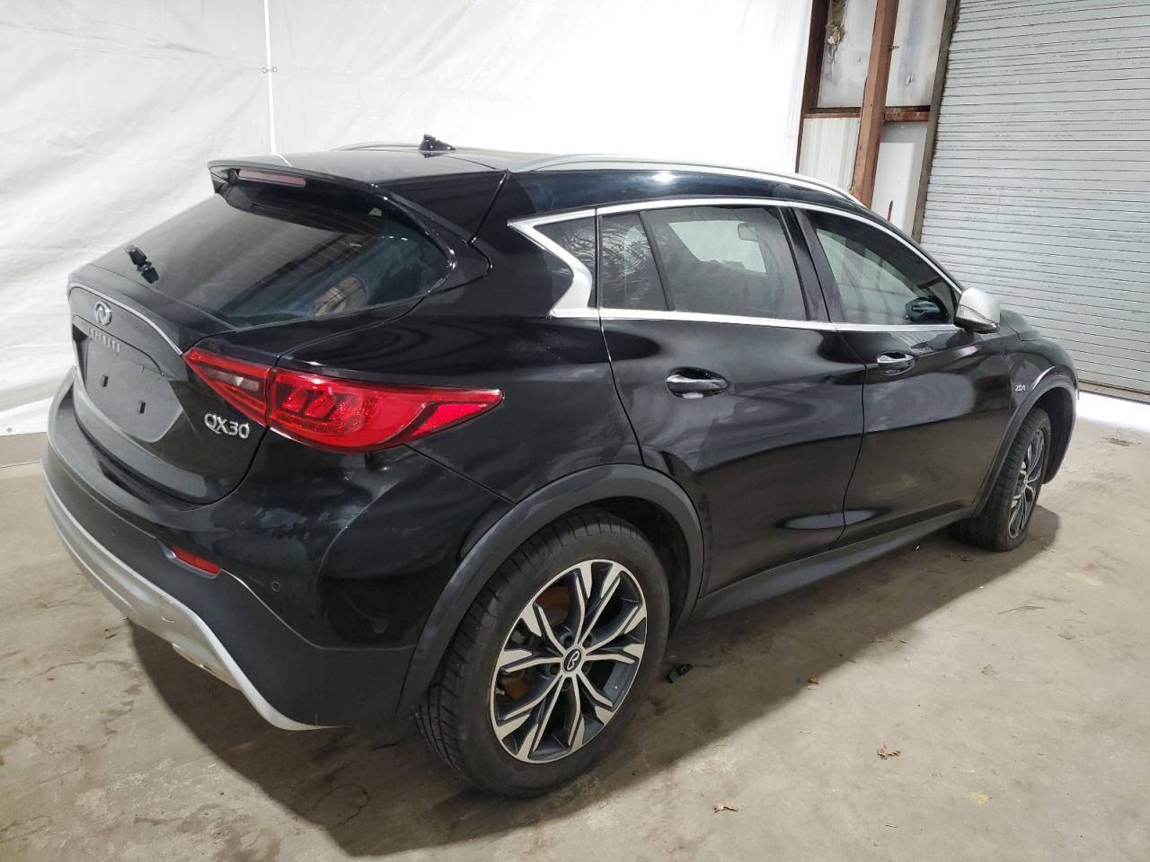 SJKCH5CR3JA044211 2018 Infiniti Qx30 Base