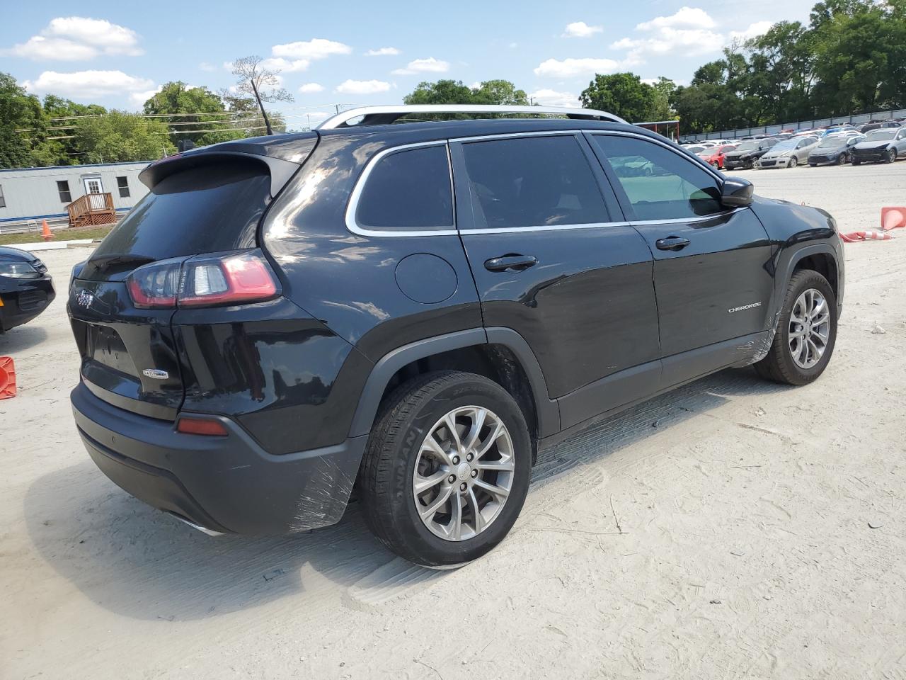 1C4PJLLX1KD353686 2019 Jeep Cherokee Latitude Plus