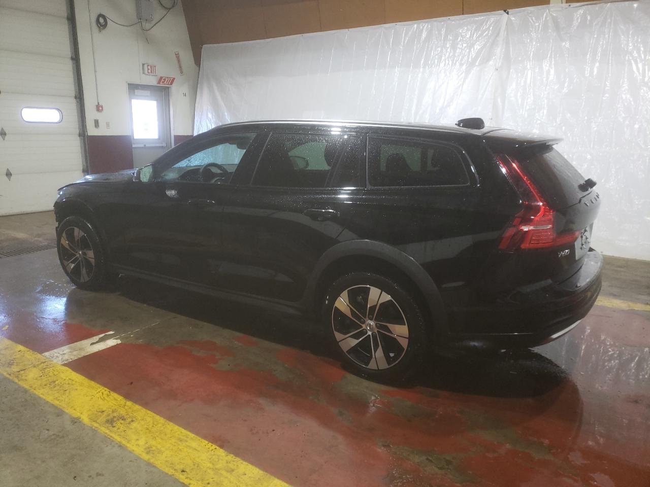 2023 Volvo V60 Cross Country Plus vin: YV4L12WZ4P2111769