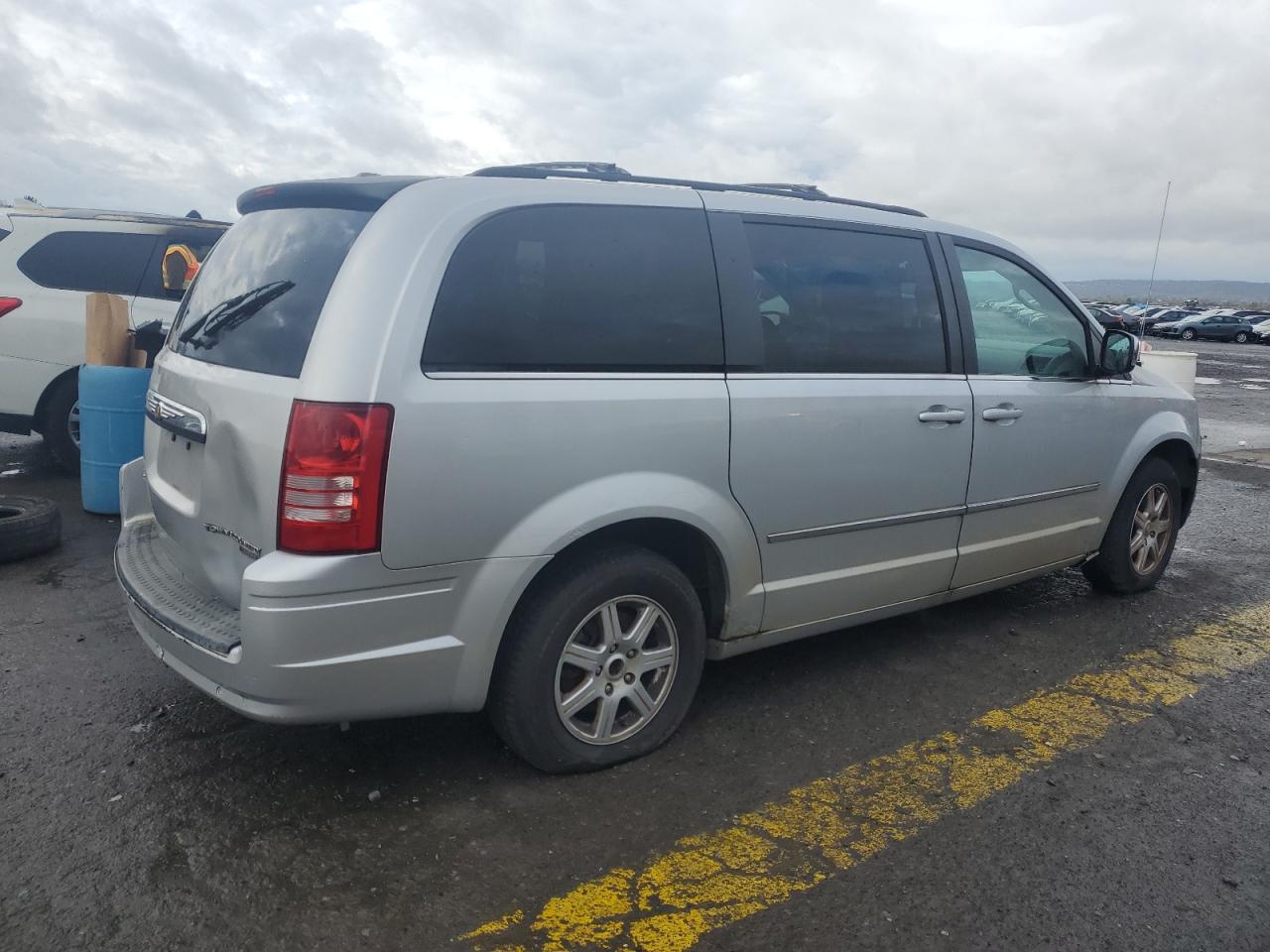 Lot #2494354968 2010 CHRYSLER TOWN & COU