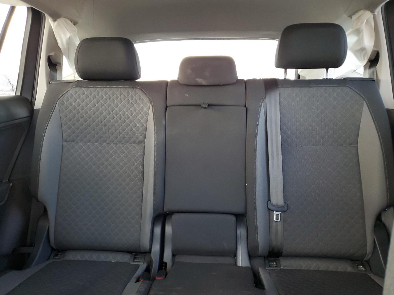 3VV1B7AX6LM053467 2020 Volkswagen Tiguan S