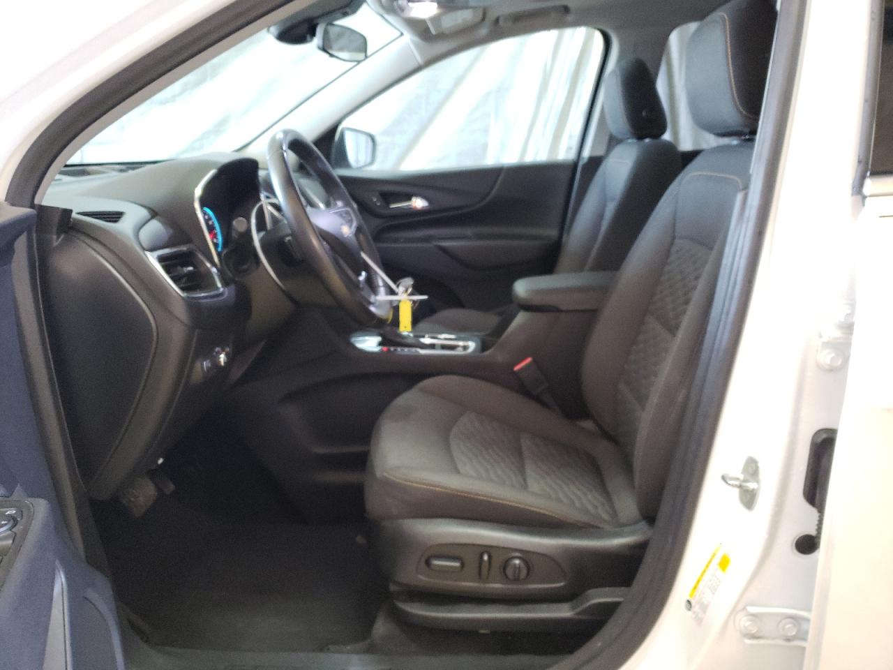 2GNAXKEV3L6131104 2020 Chevrolet Equinox Lt