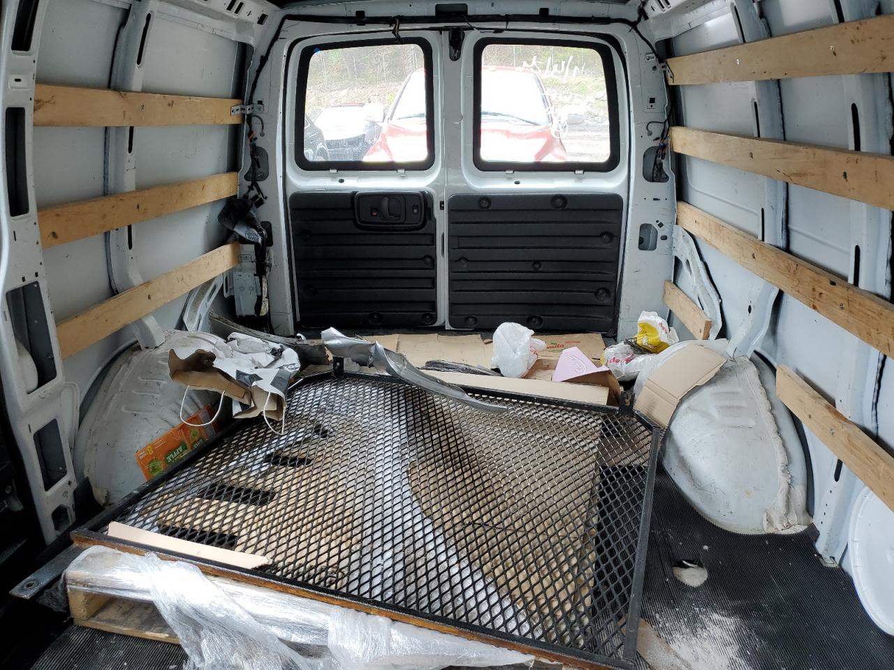 1GTW7AFG3J1902136 2018 GMC Savana G2500