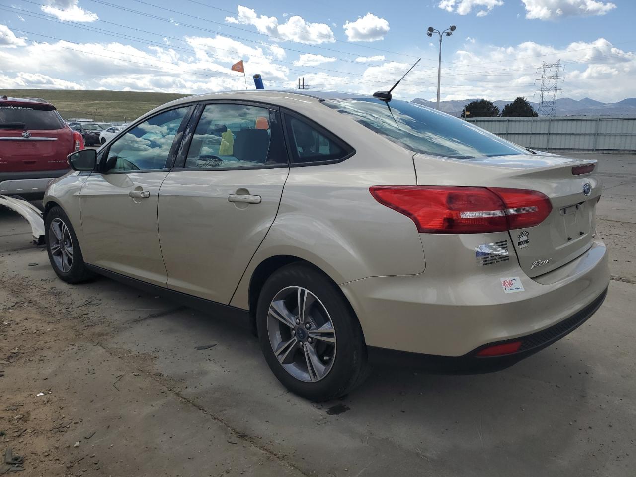 2018 Ford Focus Se vin: 1FADP3F23JL227356