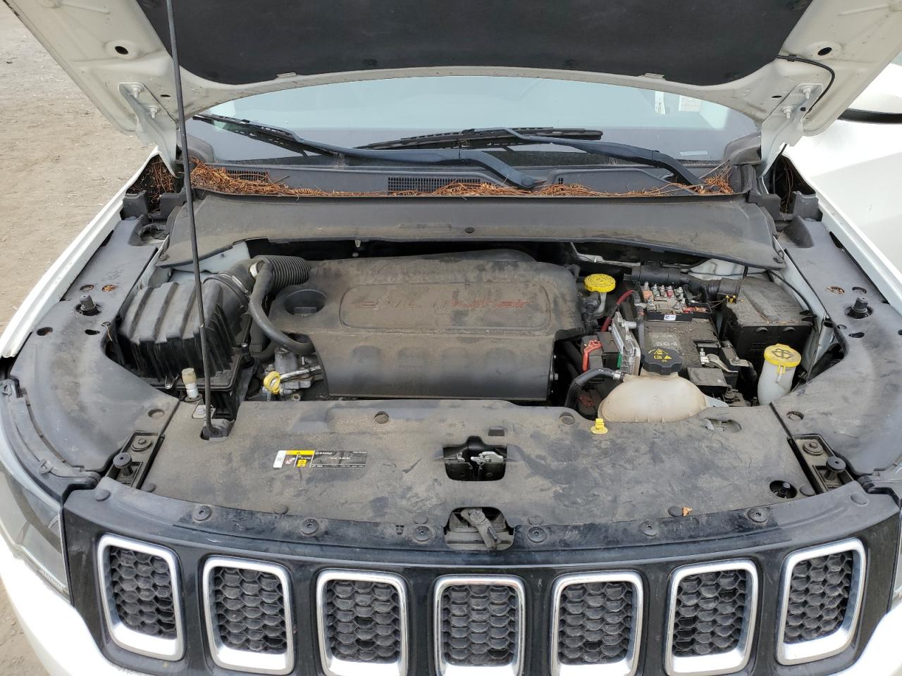 2018 Jeep Compass Latitude vin: 3C4NJCBB4JT146568