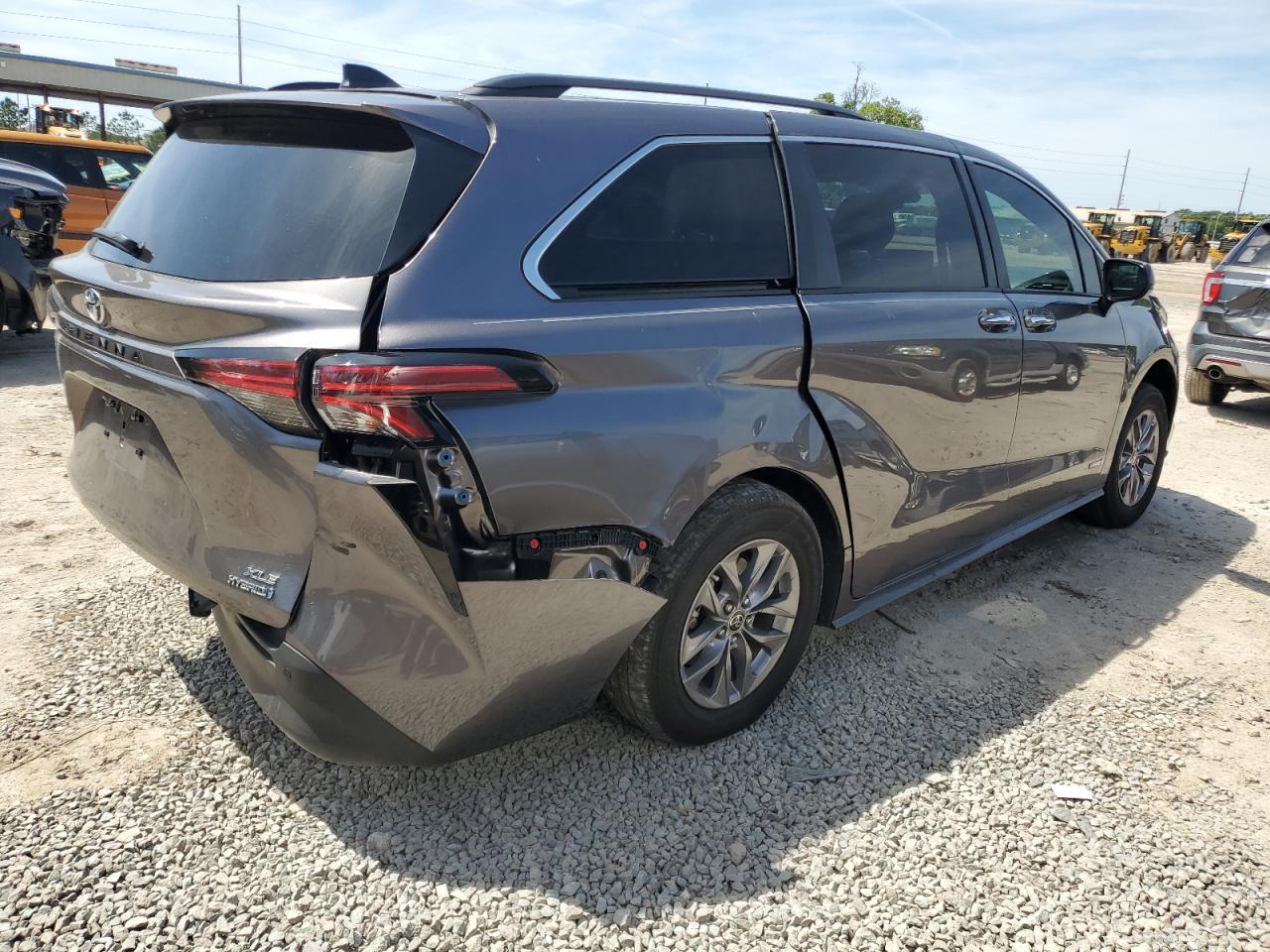 5TDJRKEC1MS044875 2021 Toyota Sienna Xle