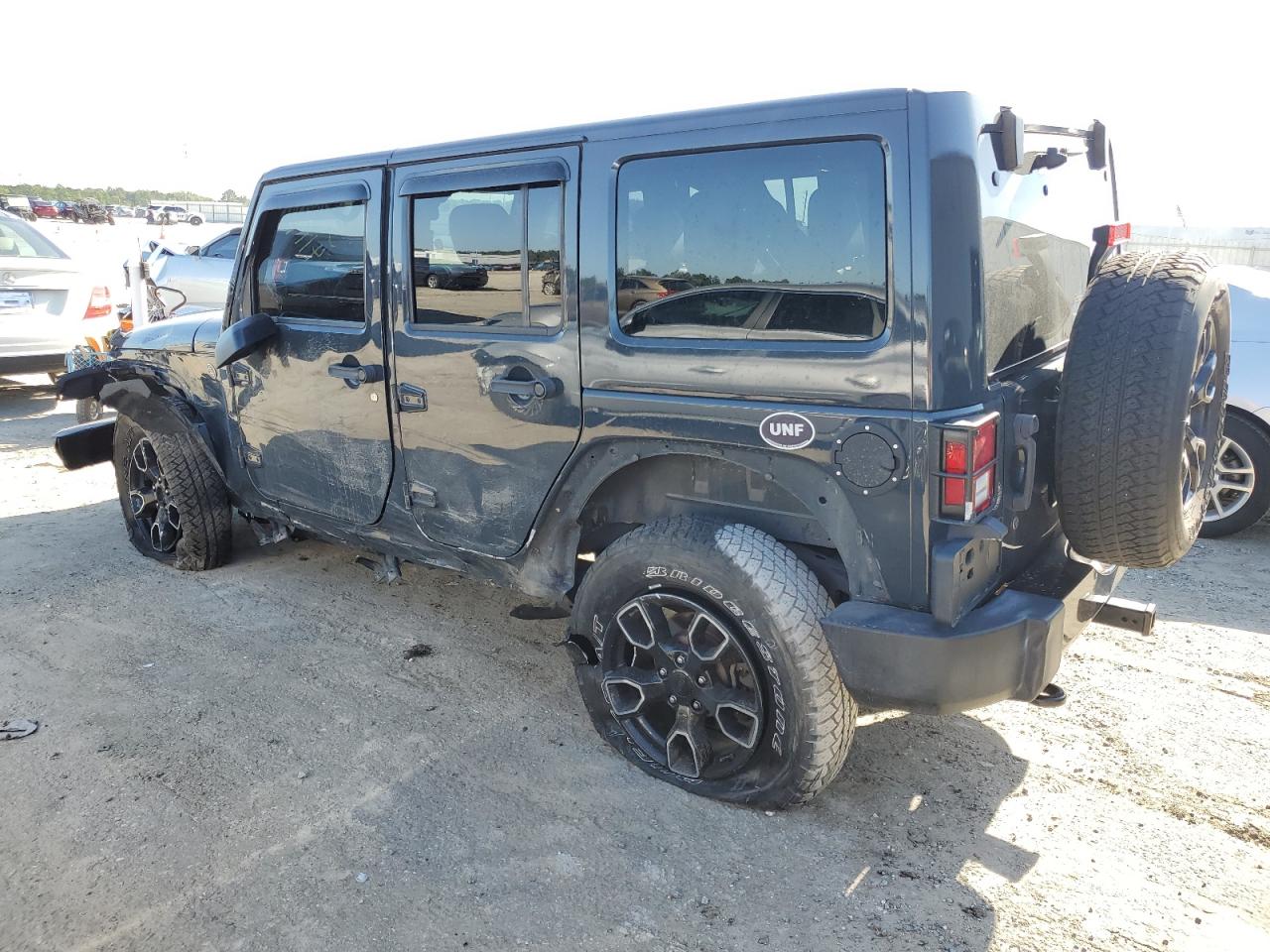1C4BJWEG7HL695229 2017 Jeep Wrangler Unlimited Sahara