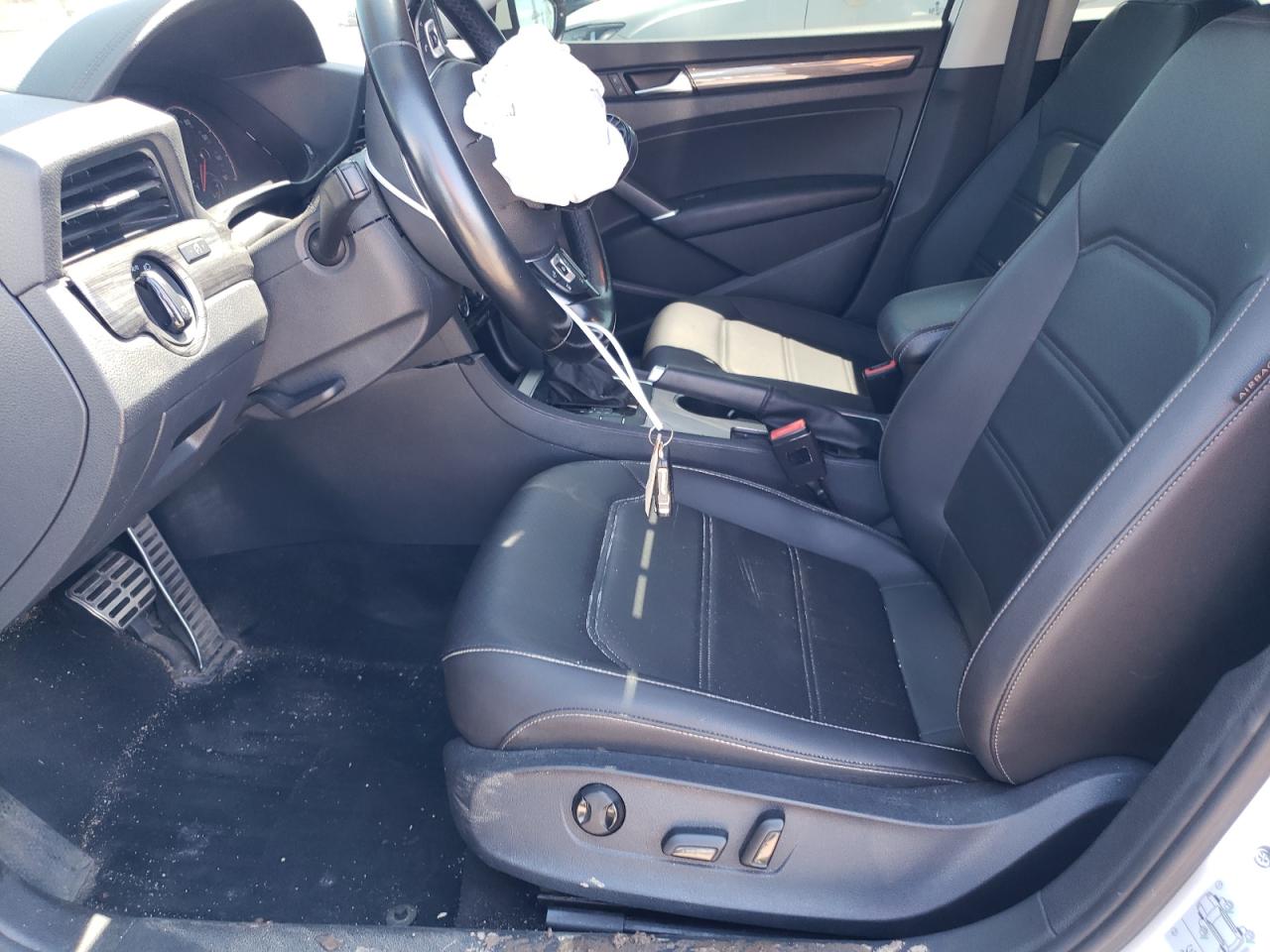 1VWMA7A39LC020411 2020 Volkswagen Passat R-Line