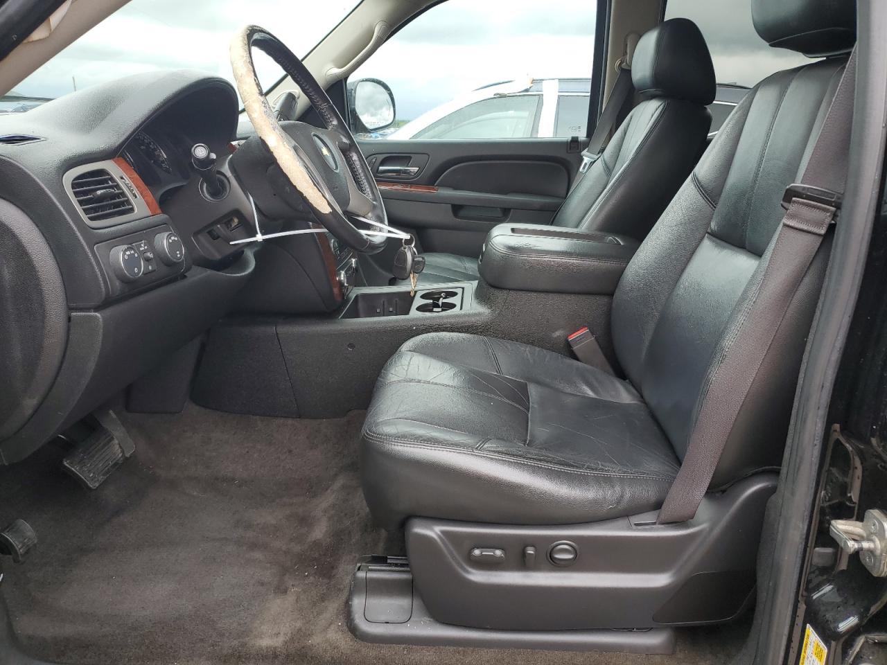 1GNSKJE7XDR318098 2013 Chevrolet Suburban K1500 Lt