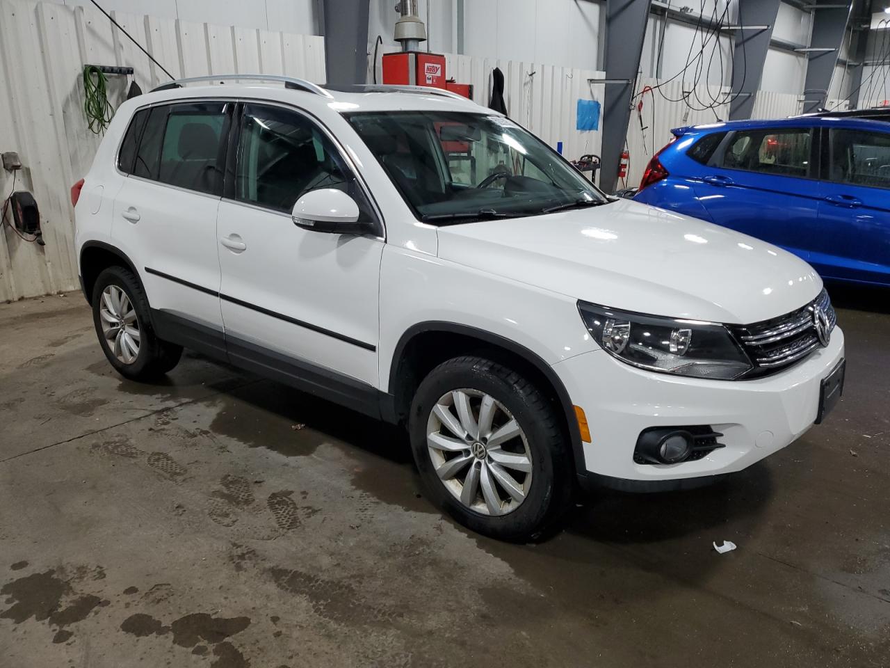 2013 Volkswagen Tiguan S vin: WVGBV7AX8DW527877