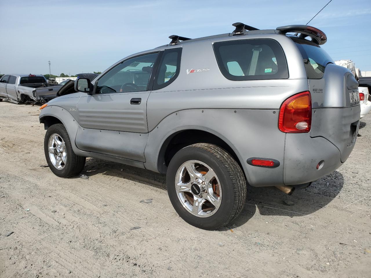 JACCN57X017D00677 2001 Isuzu Vehicross