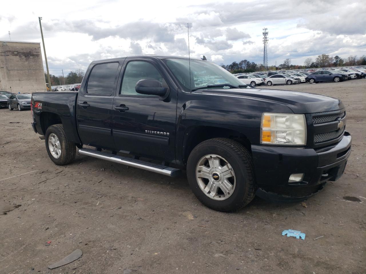 3GCPKSE32BG137818 2011 Chevrolet Silverado K1500 Lt