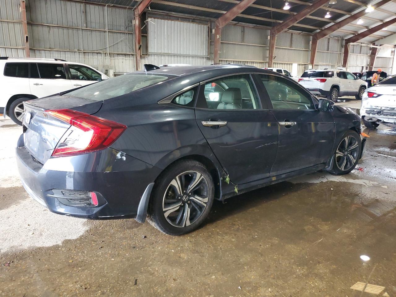 2018 Honda Civic Touring vin: JHMFC1F95JX022998