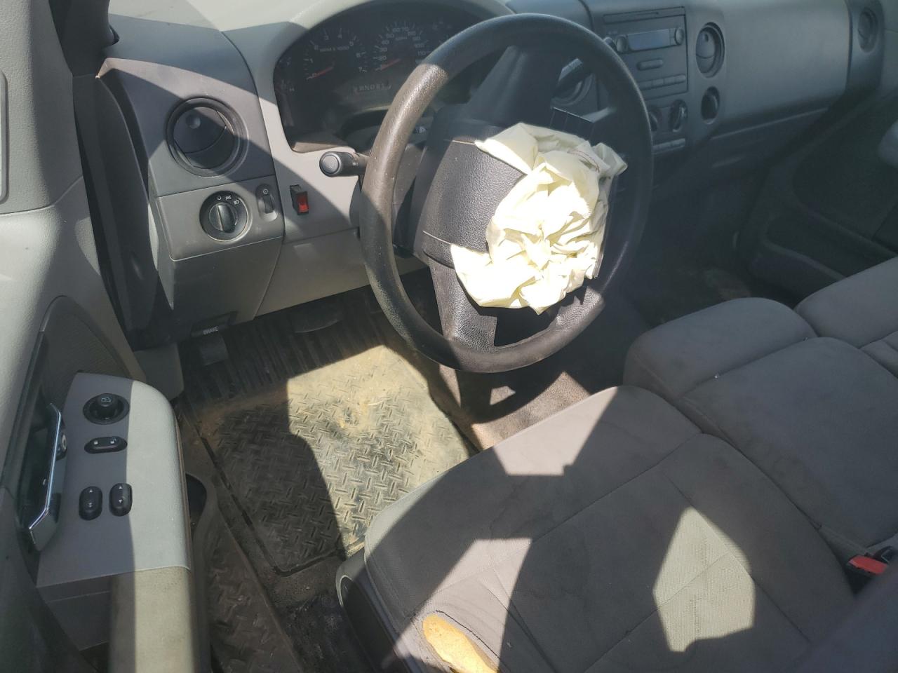 1FTVF12515NB80943 2005 Ford F150