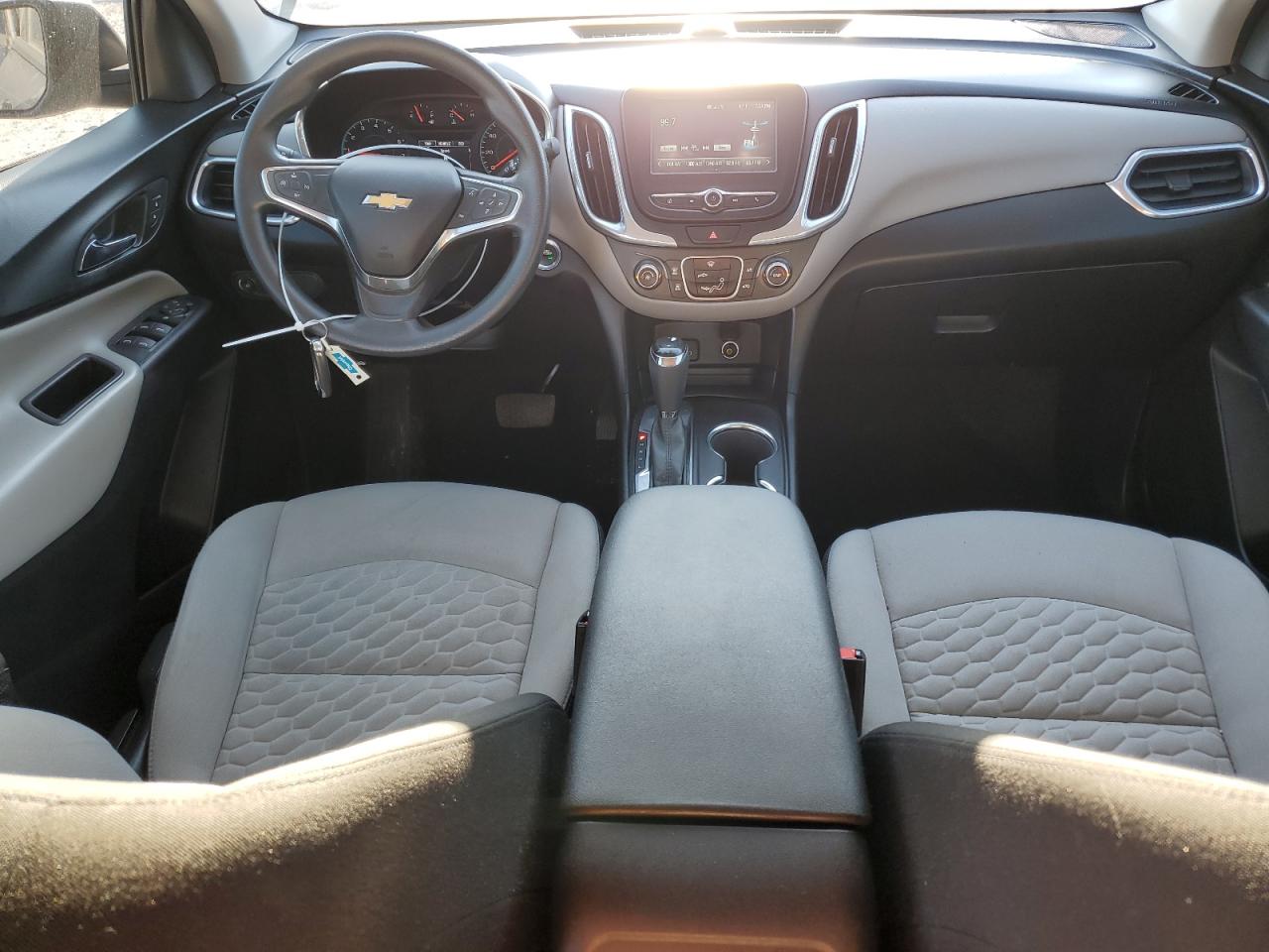 2GNAXHEV0J6143324 2018 Chevrolet Equinox Ls