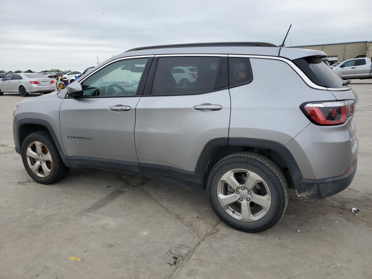 3C4NJDBB8JT201142 2018 Jeep Compass Latitude