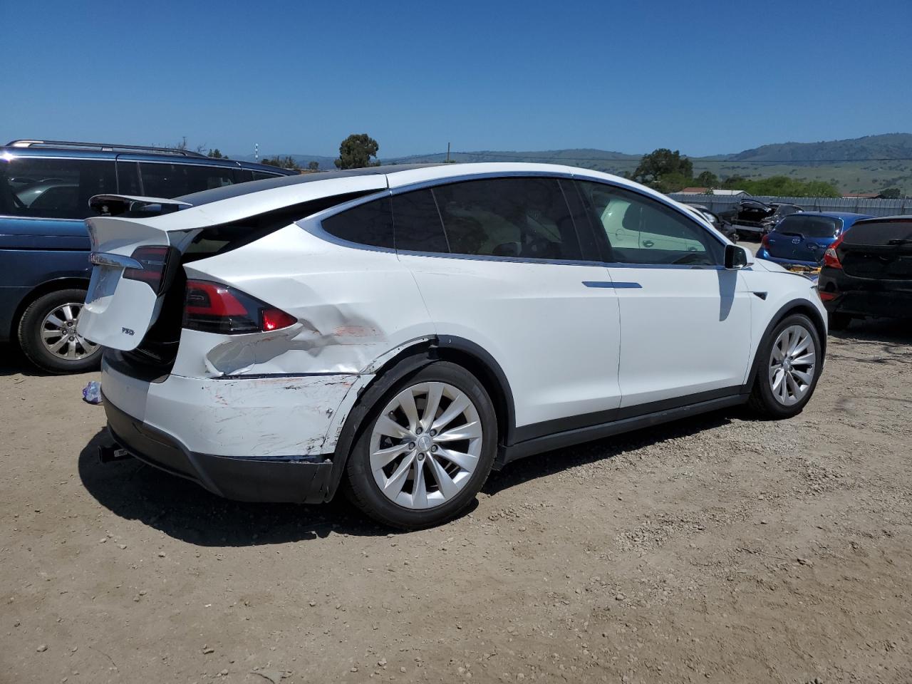 5YJXCDE27JF115611 2018 Tesla Model X