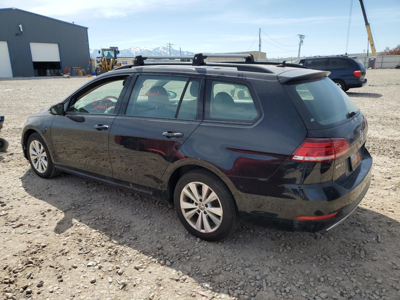 3VW117AU0JM758475 2018 Volkswagen Golf Sportwagen S