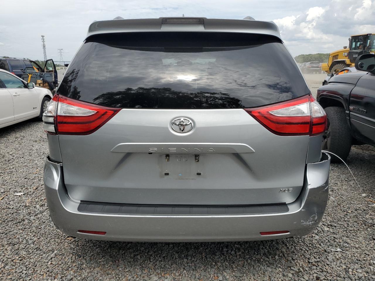 2019 Toyota Sienna Xle vin: 5TDYZ3DC6KS012670