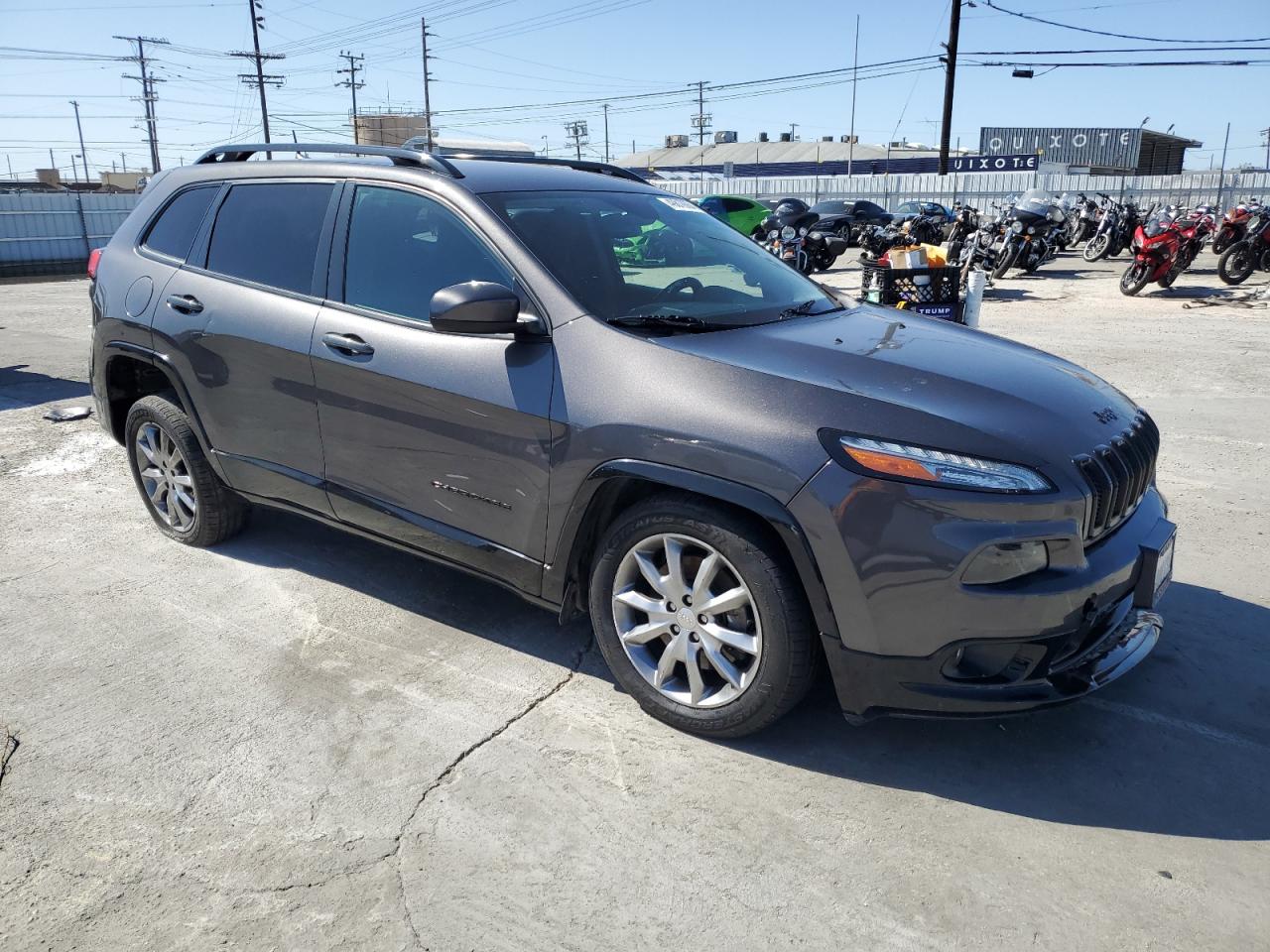 2018 Jeep Cherokee Latitude vin: 1C4PJLCB6JD588863