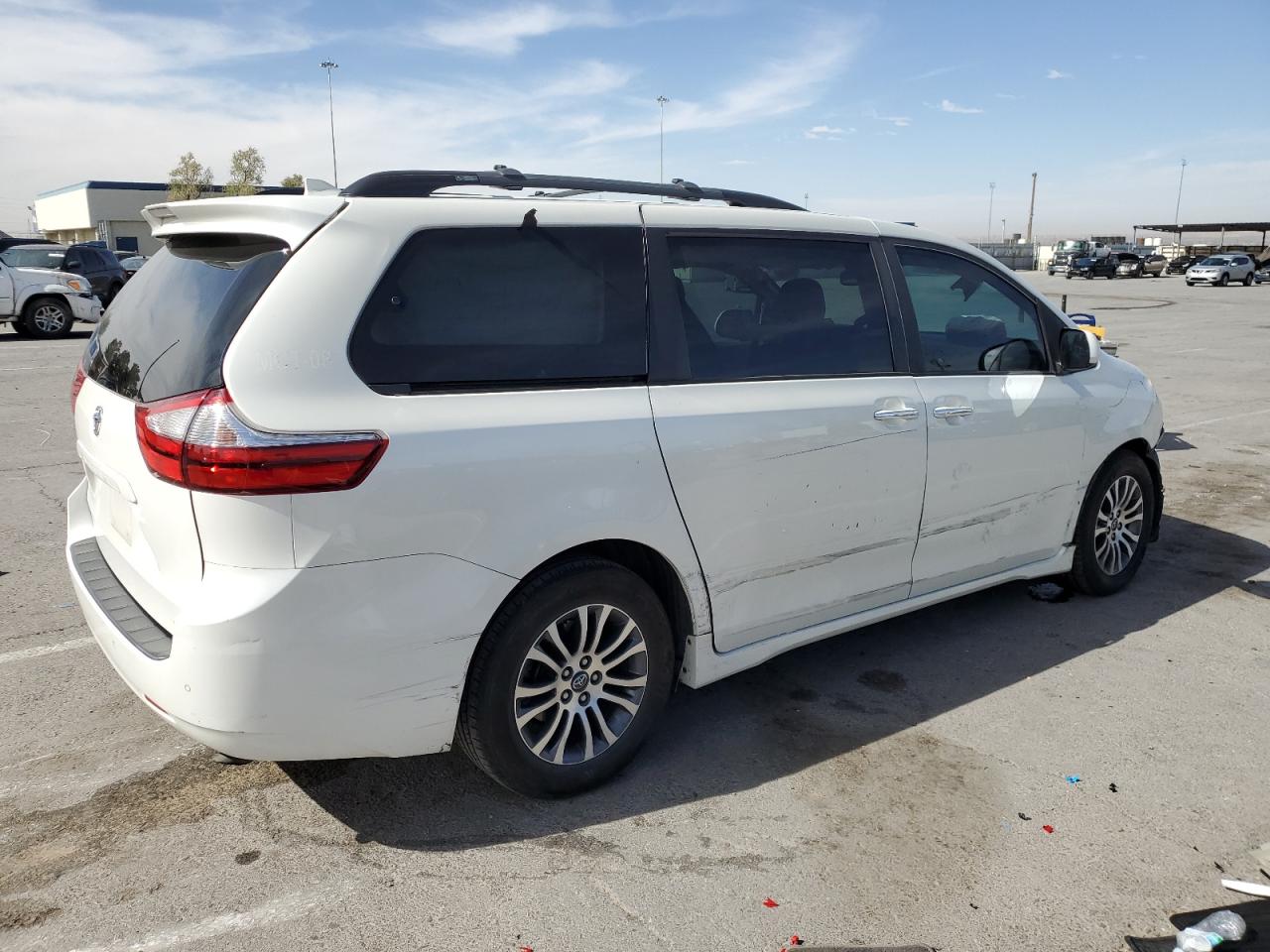 2018 Toyota Sienna Xle vin: 5TDYZ3DC9JS955070