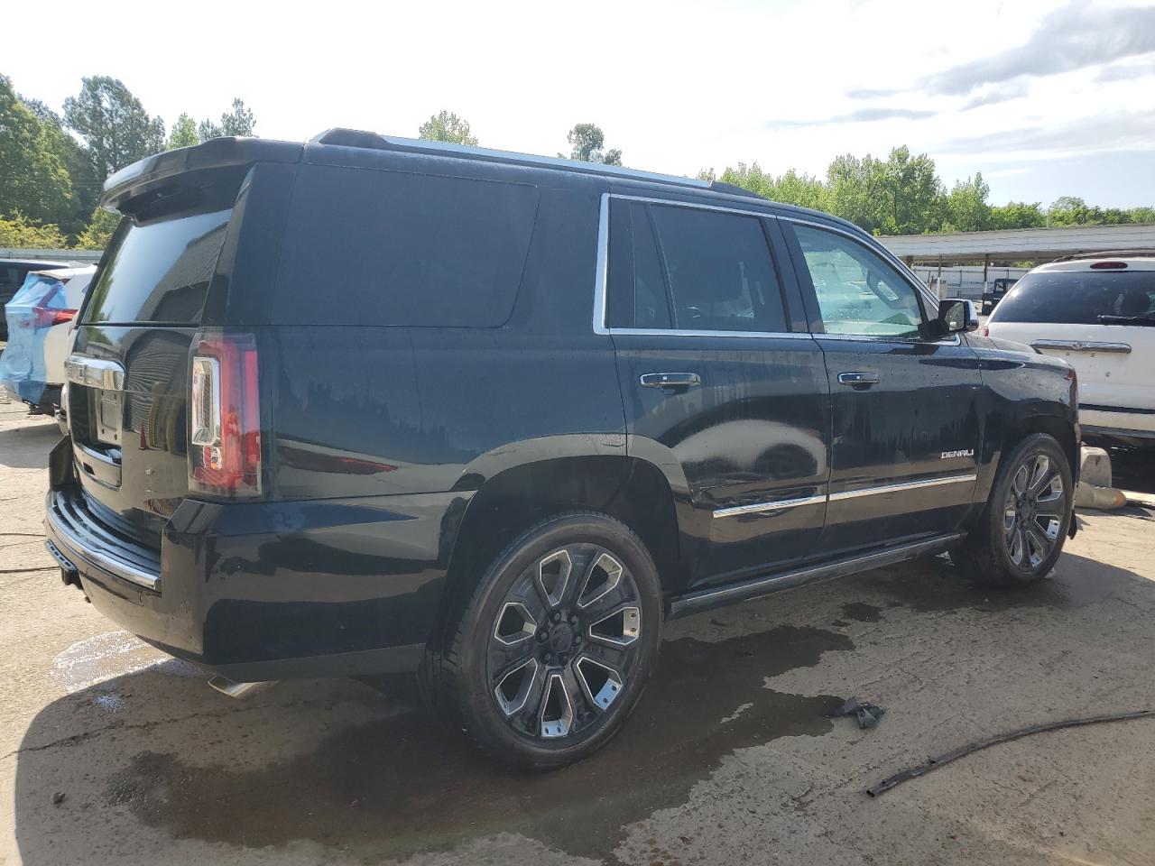 2019 GMC Yukon Denali vin: 1GKS2CKJ1KR322529