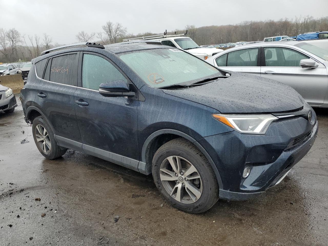 2017 Toyota Rav4 Xle vin: JTMRFREV3HJ171538