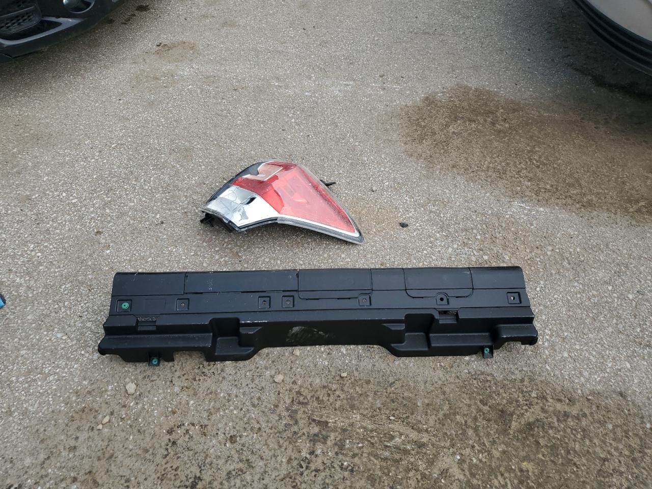 JF2SJAEC5HH801259 2017 Subaru Forester 2.5I Premium