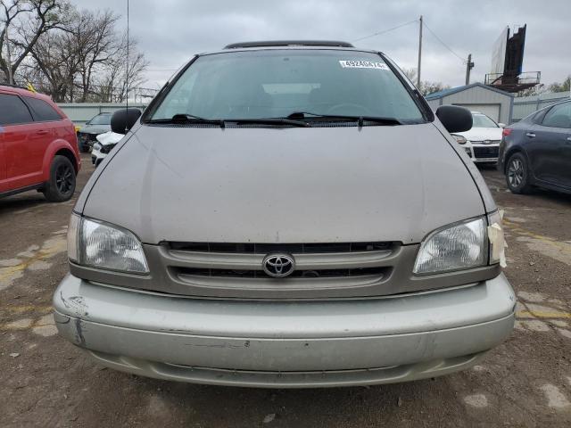 1998 Toyota Sienna Le VIN: 4T3ZF13C0WU015068 Lot: 49240474