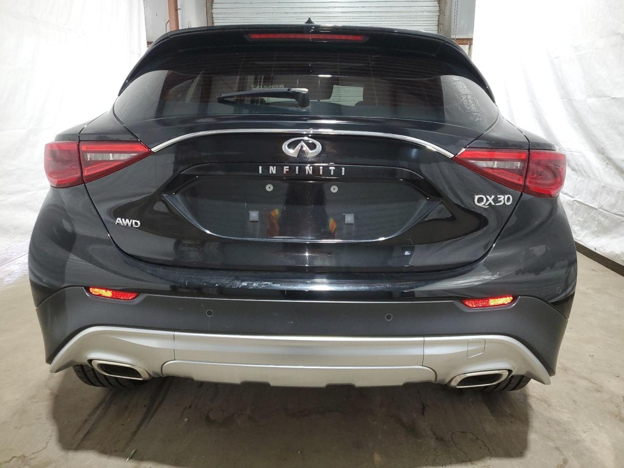 SJKCH5CR3JA044211 2018 Infiniti Qx30 Base