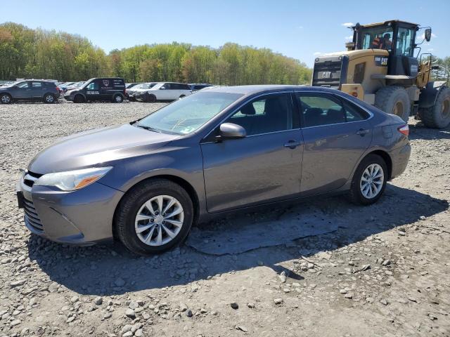 Lot #2501259239 2016 TOYOTA CAMRY LE salvage car