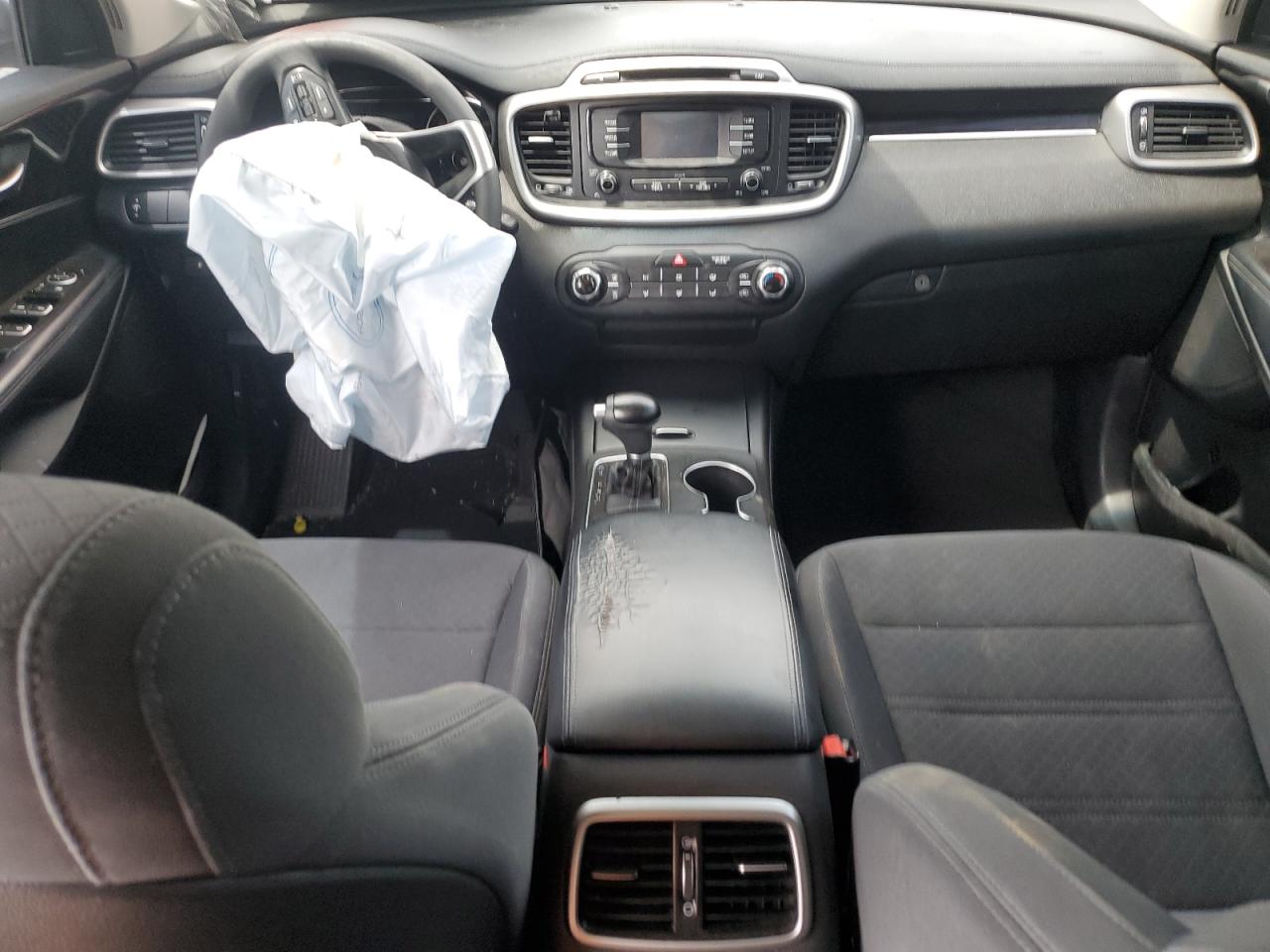 5XYPG4A57JG393373 2018 Kia Sorento Lx