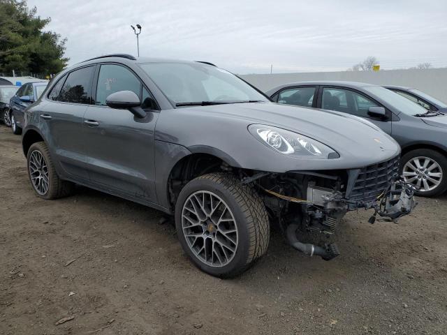 VIN WP1AA2A54JLB17232 2018 Porsche Macan no.4