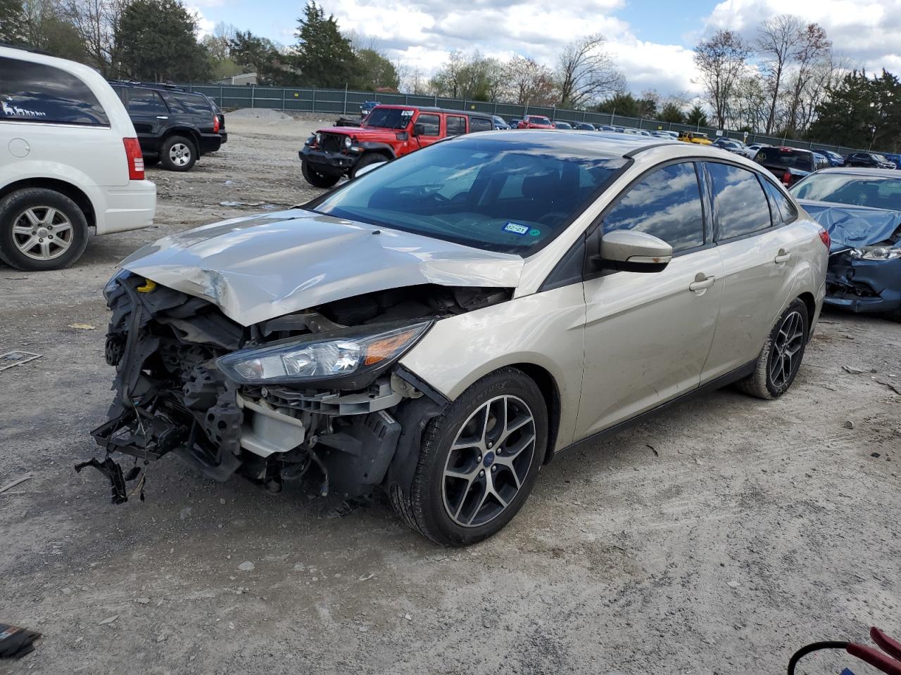 2018 Ford Focus Sel vin: 1FADP3H22JL229242