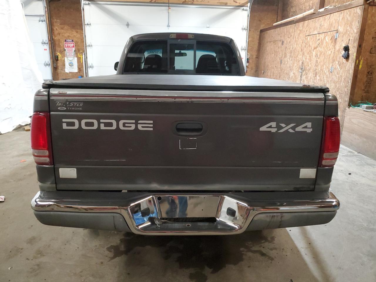 1B7GG42X92S675252 2002 Dodge Dakota Slt