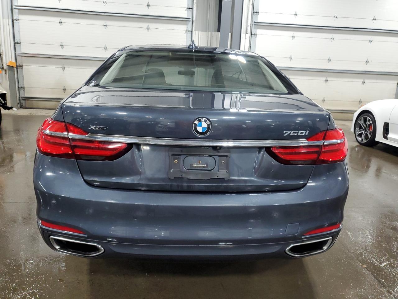 2016 BMW 750 Xi vin: WBA7F2C51GG416380