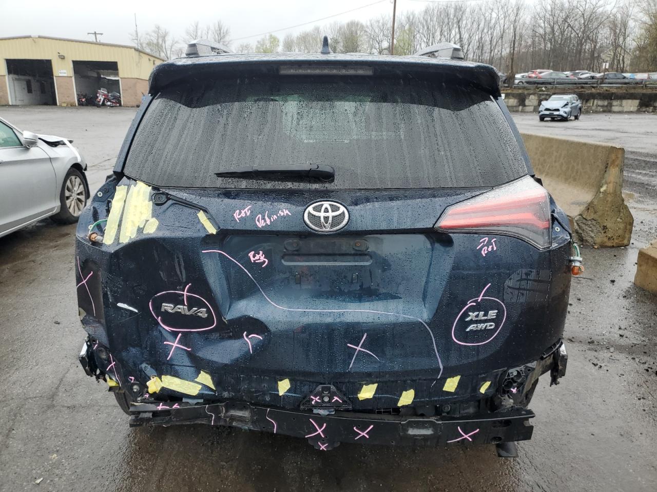 2017 Toyota Rav4 Xle vin: JTMRFREV3HJ171538