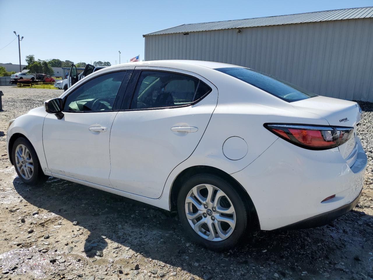 3MYDLBYV5HY172659 2017 Toyota Yaris Ia