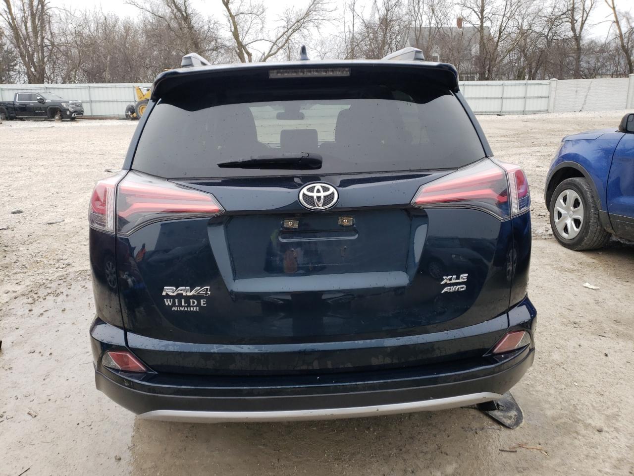 2017 Toyota Rav4 Xle vin: JTMRFREVXHJ121610