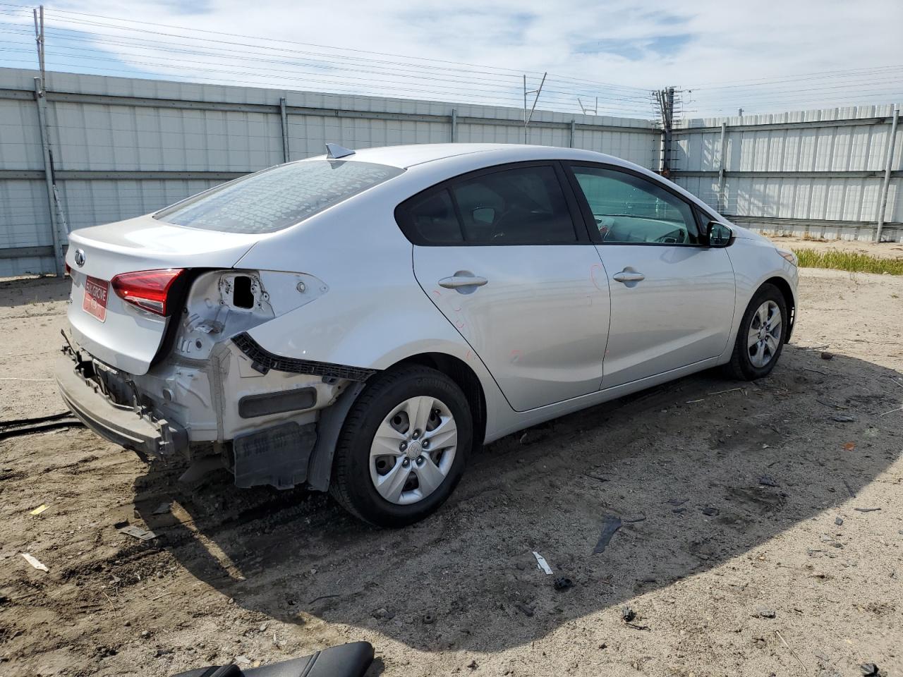 3KPFK4A73JE214769 2018 Kia Forte Lx