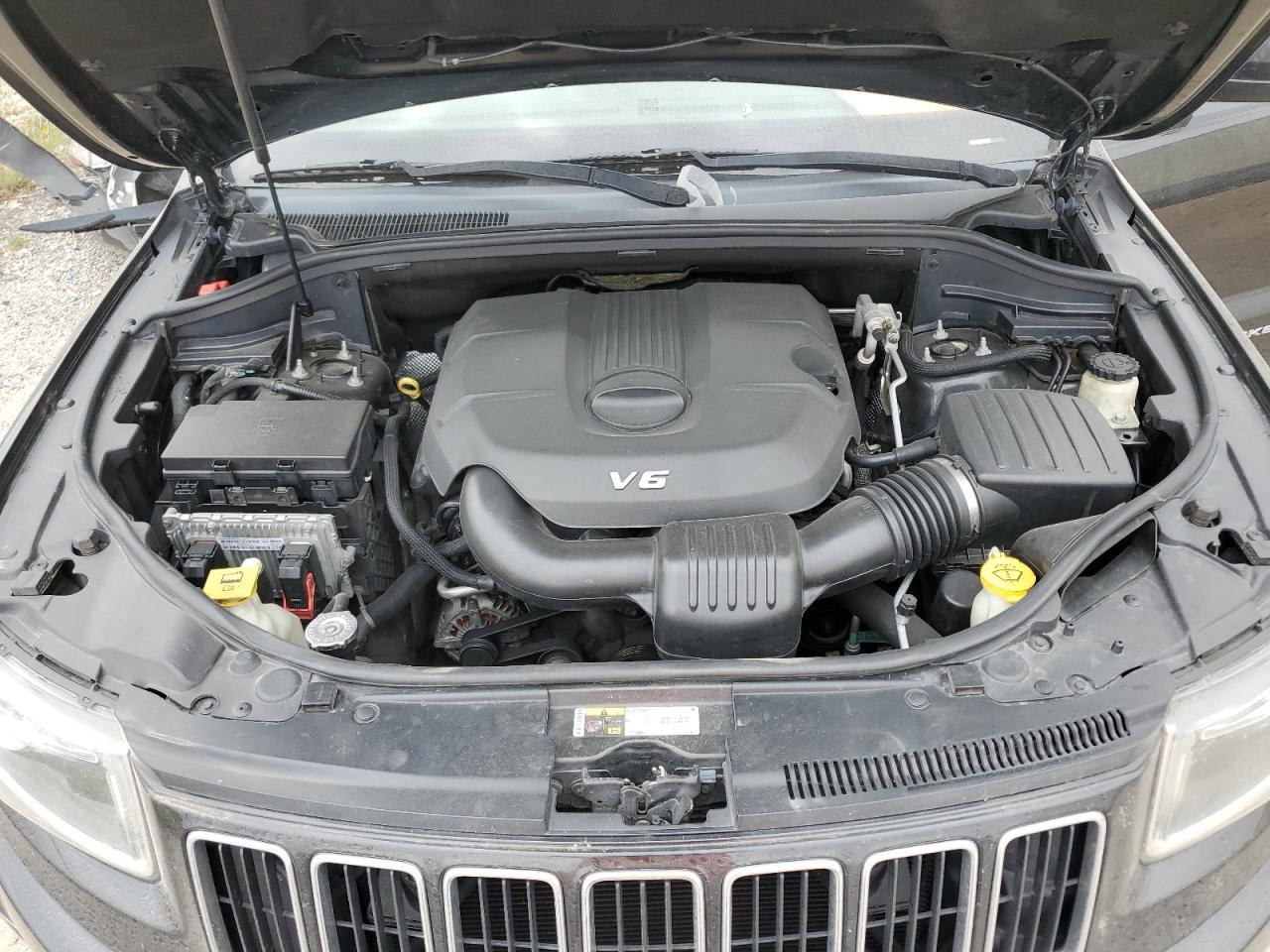 1C4RJEAG0EC424135 2014 Jeep Grand Cherokee Laredo