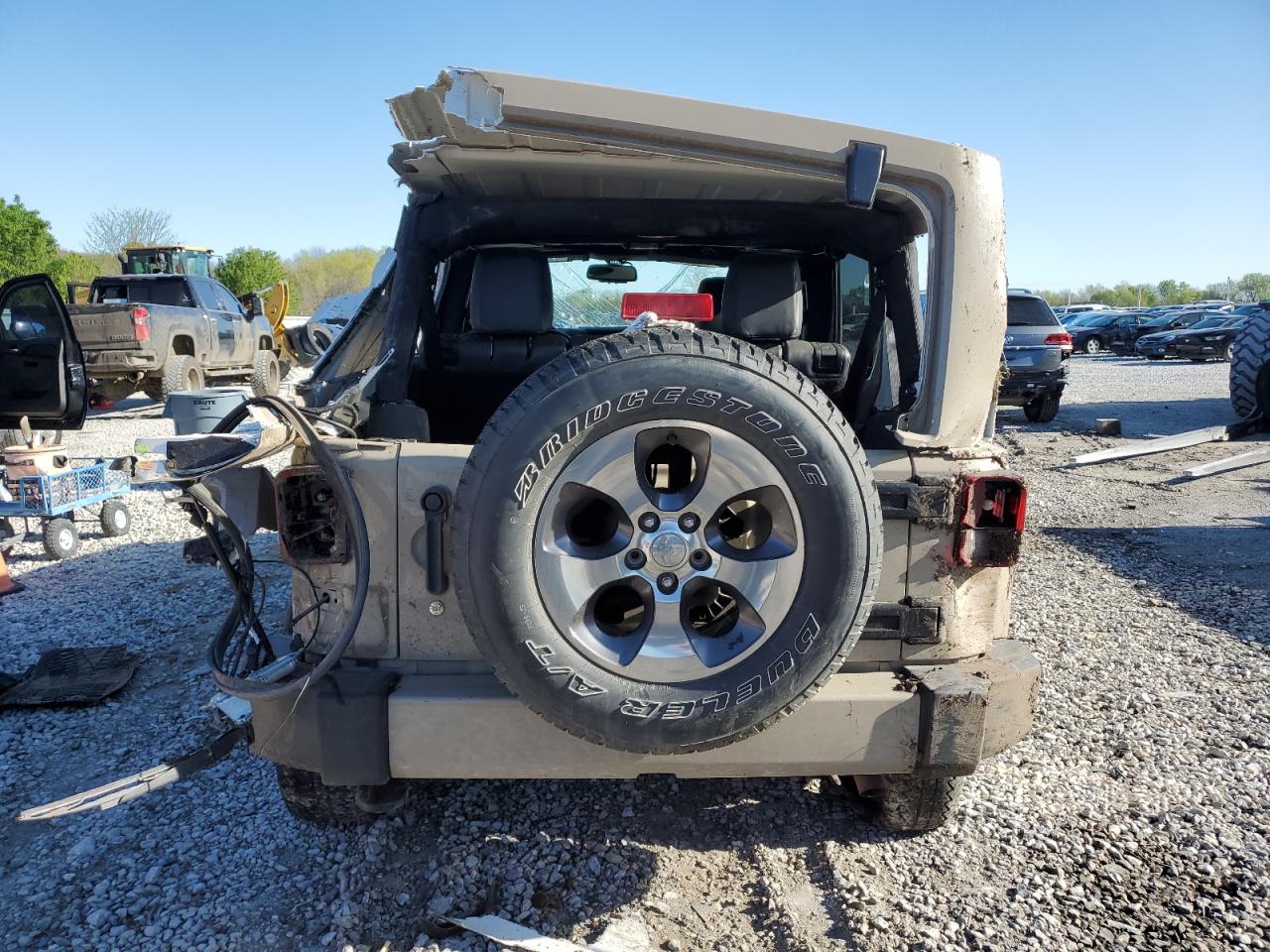1C4BJWEG6GL228592 2016 Jeep Wrangler Unlimited Sahara