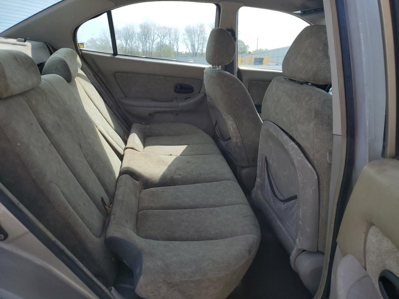 kmhdn45d22u332213 KMHDN45D22U332213 2002 Hyundai Elantra Gls