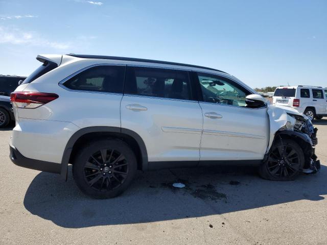 VIN 5TDJZRFH8KS623202 2019 Toyota Highlander, SE no.3