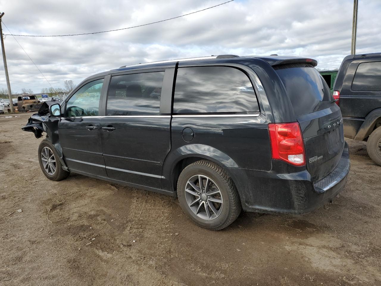 2C4RDGCG1HR807853 2017 Dodge Grand Caravan Sxt