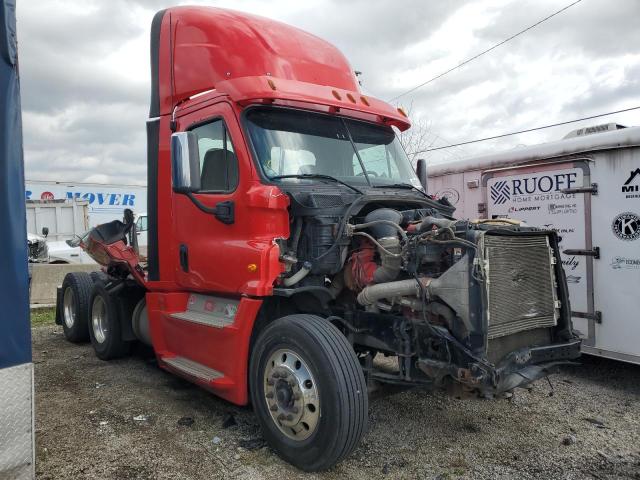 Lot #2473139723 2016 FREIGHTLINER CASCADIA 1 salvage car